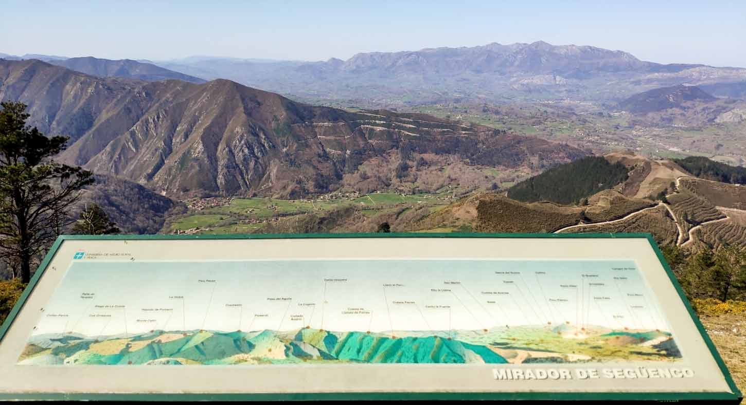 Vista desde el Mirador de Següencu o Següenco, cerca de Cangas de Onís en Asturias